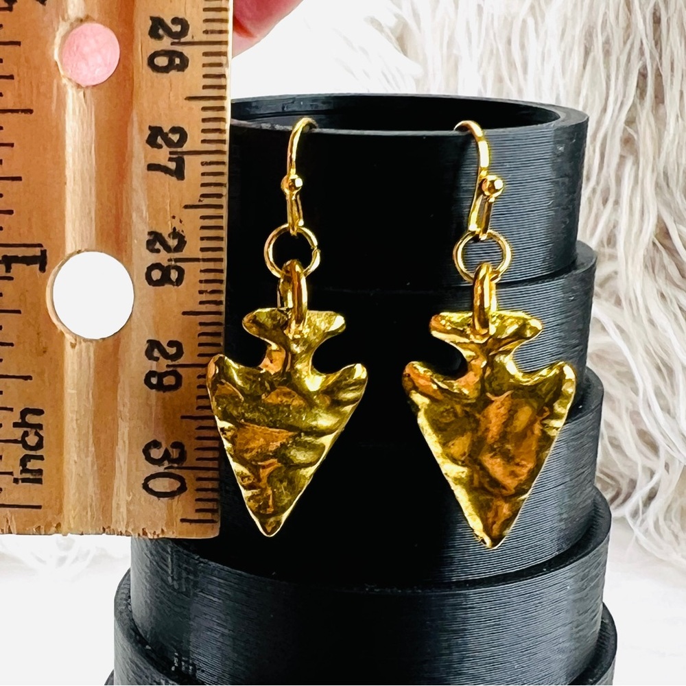 Gorgeous, Weighted, Hammered, Arrowhead Goldtone … - image 2